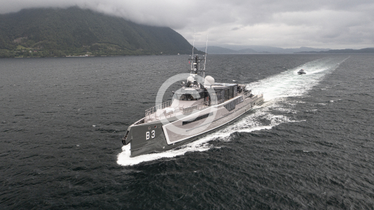 B3 816