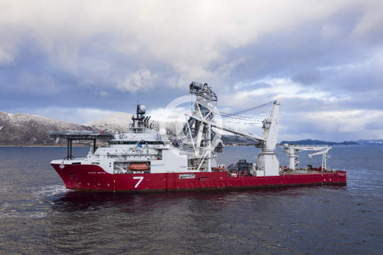 Seven Arctic 76
