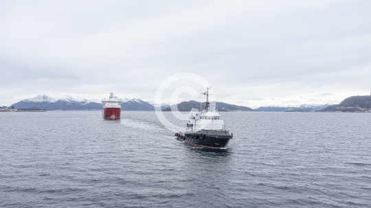 Waterlord towing Norwind Gale 275