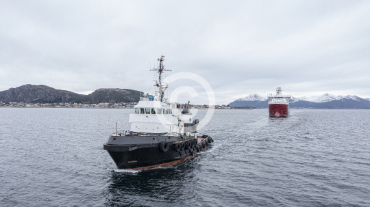Waterlord towing Norwind Gale 279